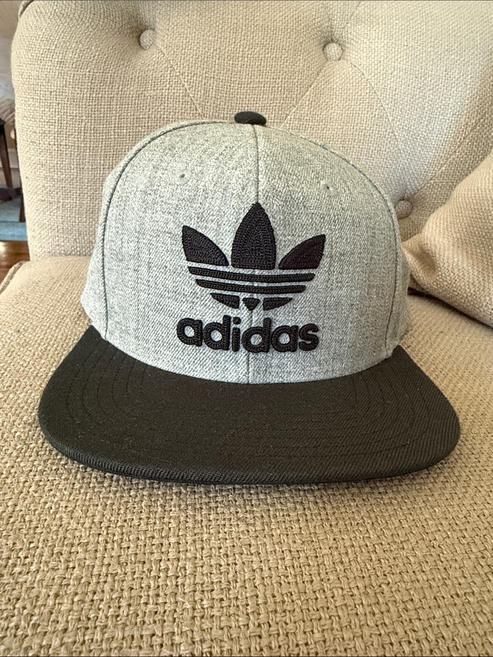 Like New - adidas Adjustable Snapback Hat - Black Flat Brim, Heathered Gray
